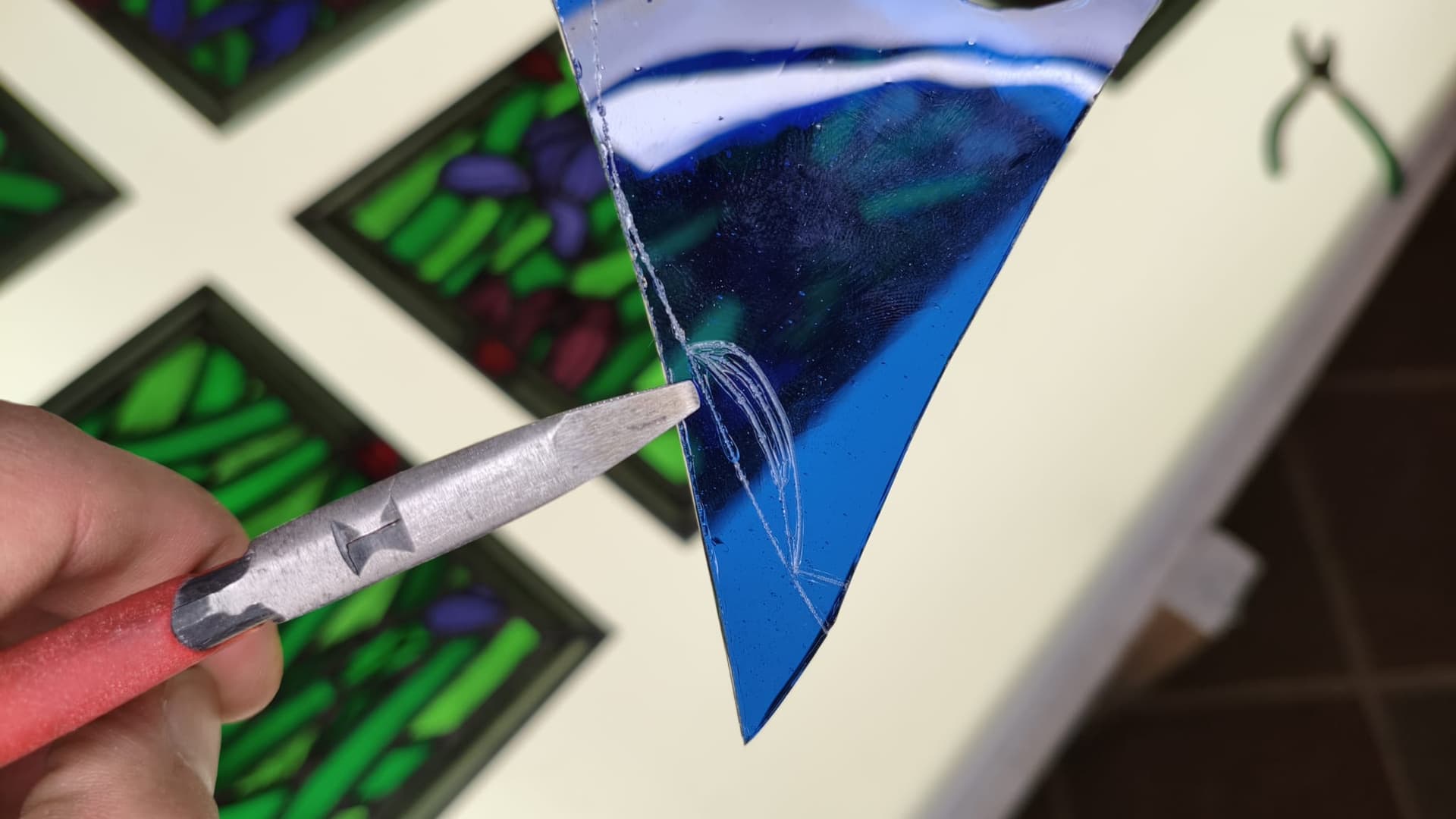 Niezbędne narzędzia do tworzenia witraży: szczypce! - Witraż krok po kroku #3